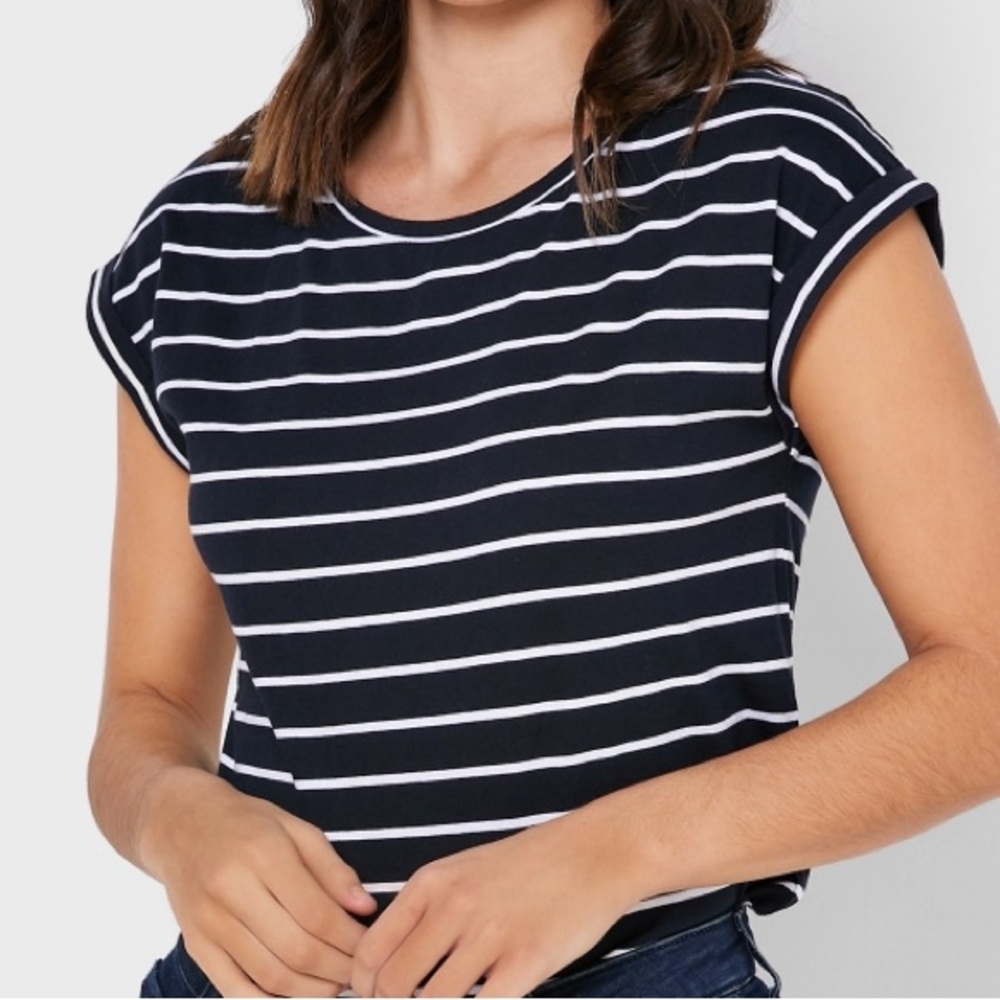 Comfortable Love J Small white and black strip T- shirt